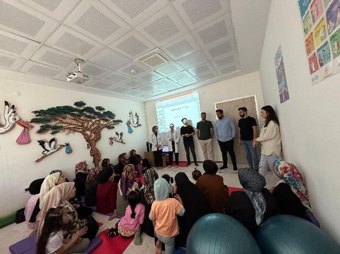 A group of people in a roomAI-generated content may be incorrect.