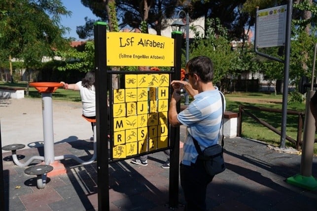 A sign on a poleAI-generated content may be incorrect.