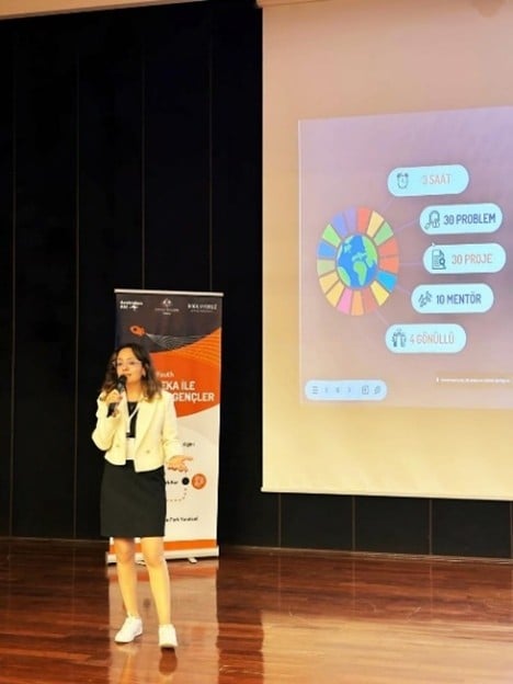 A group of people sitting in chairsAI-generated content may be incorrect.